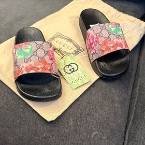 Gucci Floral GG Canvas Black Slide Sandals with Pink and Green Accents